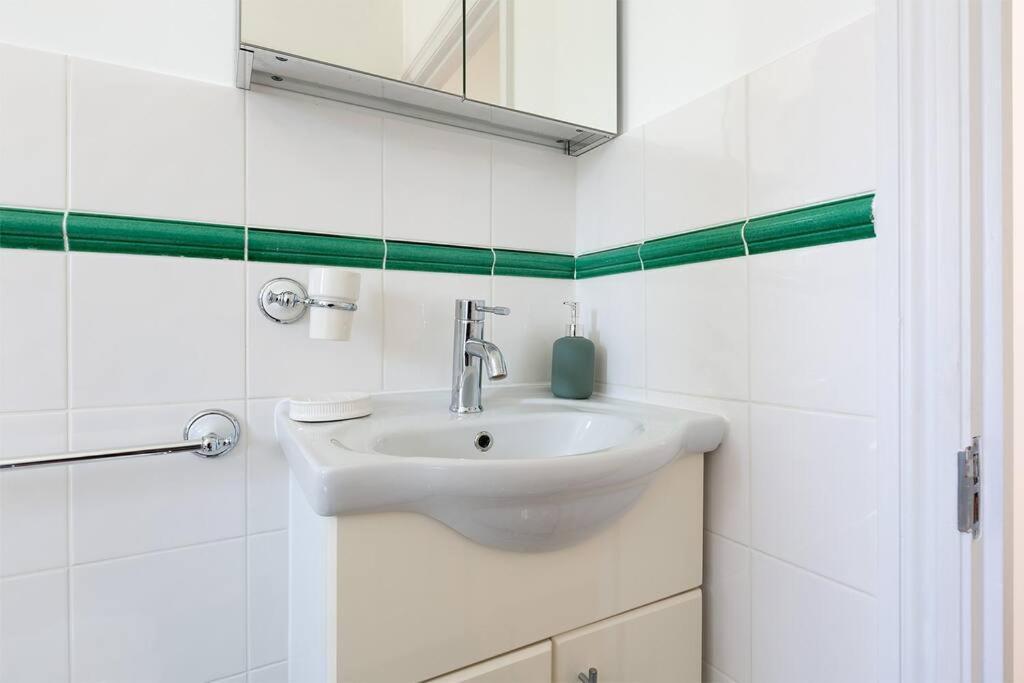 Spacious 3 Bedroom Flat With Terrace London Luaran gambar